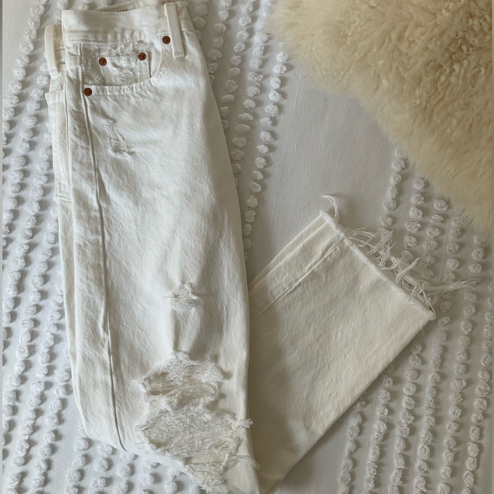 LIKE NEW WHITE DESTROYED WEDGIE LEVIS